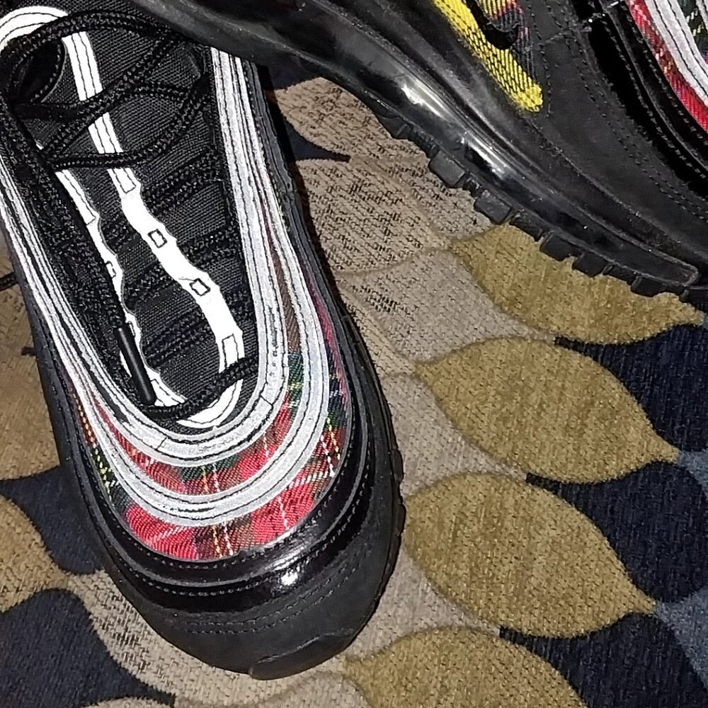 Nikes - Picture 5 of 6